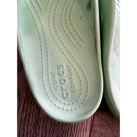 Light green pastel Crocs sz 7 flip flop comfy walking shoes feminine cozy summer - Picture 5 of 6
